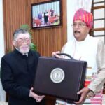 वित्त मंत्री राधा कृष्ण किशोर पहली बार पेश करेंगे बजट, राज्यपाल को सौंपी गई बजट की कॉपी
