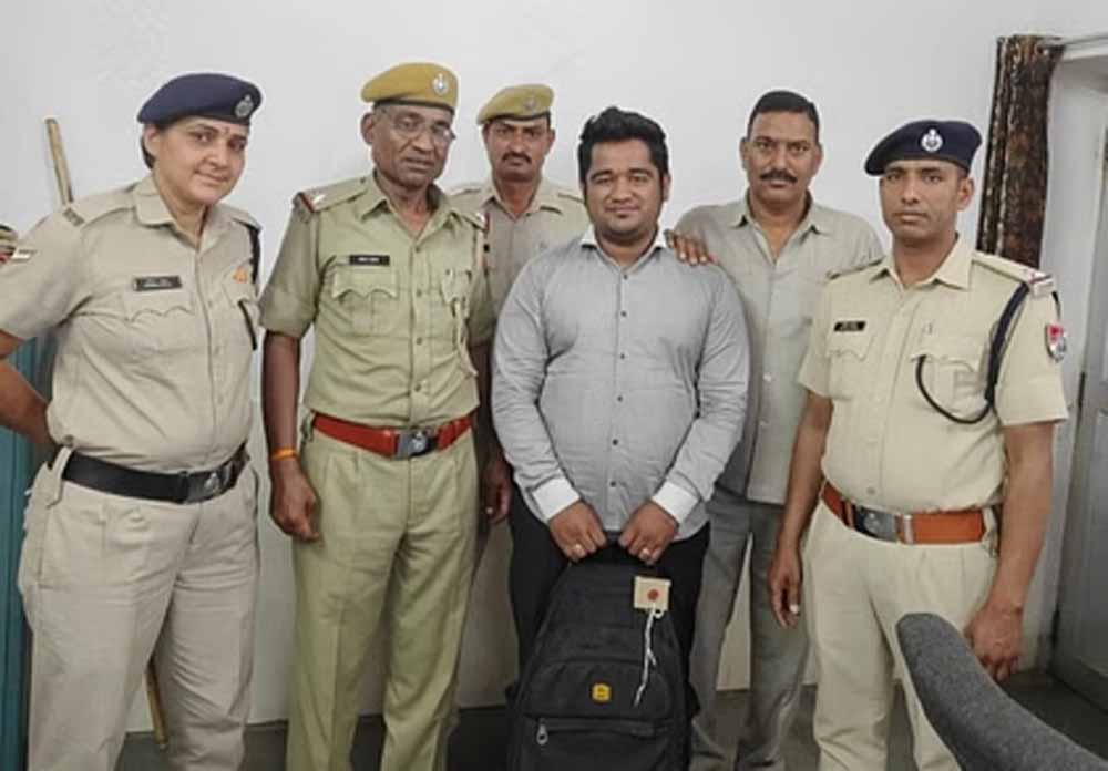 अजमेर स्टेशन पर बैग में छुपाकर ले जाते 1.344 किलो सोने के आभूषणों के साथ युवक गिरफ्तार