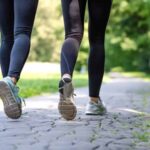 सेहत के लिए बेहद फायदेमंद है वॉकिंग, लेकिन न करें ये गलतियां