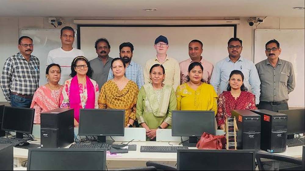 अधिकारियों-कर्मचारियों को दिया ई-आफिस प्रणाली का प्रशिक्षण