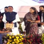मुख्यमंत्री साय ने उत्कृष्ट कार्य पर राम कुमारी चौहान का किया सम्मान