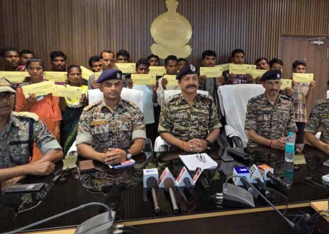 22 नक्सलियों ने किया आत्मसमर्पण
