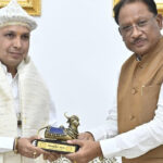 रायपुर : मुख्यमंत्री श्री विष्णु देव साय से पूज्य संत श्री लालदास साहेब ने की सौजन्य भेंट