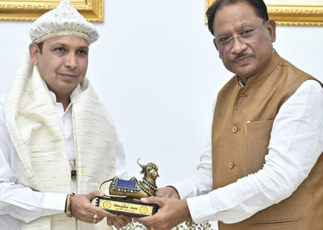 रायपुर : मुख्यमंत्री श्री विष्णु देव साय से पूज्य संत श्री लालदास साहेब ने की सौजन्य भेंट