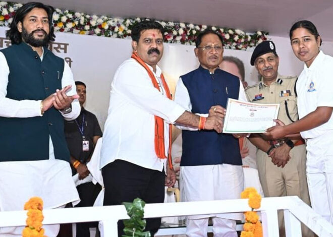 रायपुर : मुख्यमंत्री विष्णुदेव साय ने उप निरीक्षक संवर्ग में चयनित अभ्यर्थियों को प्रदान किया नियुक्ति पत्र
