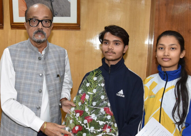 राज्यपाल डेका ने विश्व योग प्रतियोगिता के लिए चयनित प्रतिभागियों को 25-25 हजार रूपए की सहायता राशि दी