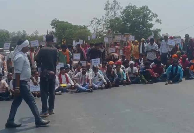 पानी की कमी के चलते किसानों ने किया चक्का जाम, NH पर घंटो रहा आवागमन बाधित