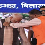 रायपुर : छत्तीसगढ़ की बुनाई, संस्कृति और जीवंत परंपराओं का प्रतीक – प्रधानमंत्री मोदी को भेंट किया गया कोसा सिल्क से बना हस्तनिर्मित शॉल