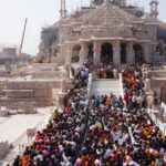 राम मंदिर के मुख्यद्वार पर लाखों जूते-चप्पल का लगा अंबार, वापस लेने नहीं आ रहे लोग