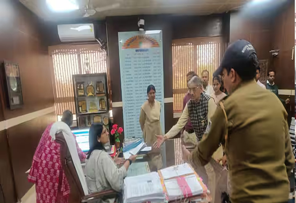 राहत :ग्वालियर में निजी स्कूलों पर प्रशासन की सख्ती, जबरन ड्रेस, किताबें खरीदने के लिए कहा तो होगा एक्शन