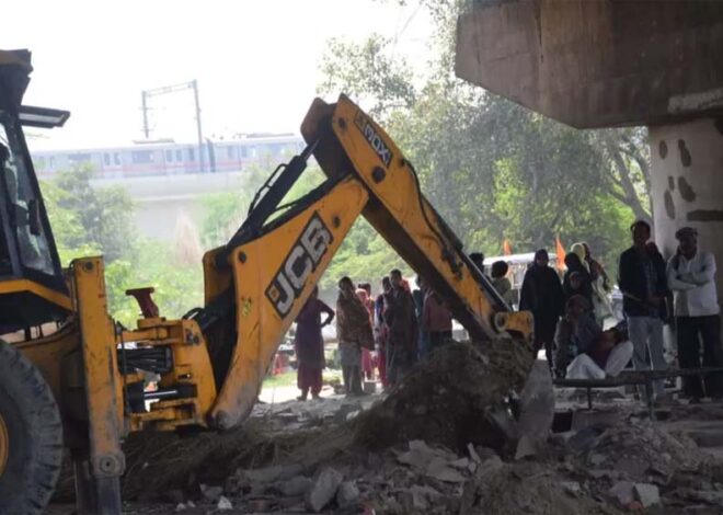 यमुना क्षेत्र में अवैध झुग्गियों को हटाने के लिए डीडीए अधिकारी बुलडोजर लेकर पहुंचे, BJP विधायक ने रुकवाई