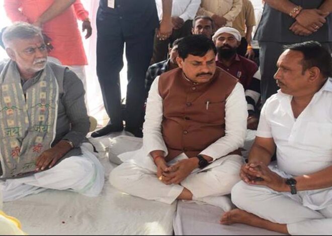 मुख्यमंत्री डॉ. यादव ने विधायक श्री प्रीतम लोधी एवं पार्षद श्री सांखला के निवास पर पहुँचकर शोक संवेदनाएं व्यक्त कीं