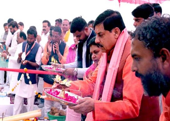 मुख्यमंत्री डॉ. यादव ने ओंकारेश्वर में माँ नर्मदा की पूजा-अर्चना कर प्रदेश की समृद्धि की कामना की