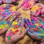 झारखंड में महिलाएं होली के लिए प्राकृतिक विधि से हर्बल गुलाल बनाकर तैयार कर रही, नहीं होगा कोई रिएक्शन