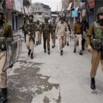 जम्मू-कश्मीर में आतंकवाद को बढ़ावा देने वालों पर नकेल कसने के लिए कई घरों में की जा रही छापामारी