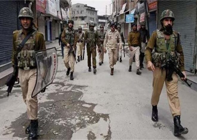 जम्मू-कश्मीर में आतंकवाद को बढ़ावा देने वालों पर नकेल कसने के लिए कई घरों में की जा रही छापामारी