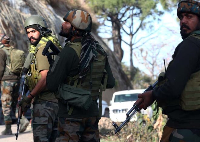 जम्मू-कश्मीर के कठुआ में आतंकियों के साथ मुठभेड़ में कम से कम पांच आतंकवादी ढेर हुए, 4 पुलिसकर्मी भी शहीद