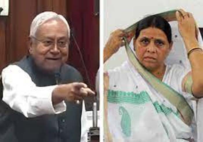 नीतीश के ‘हसबैंड-वाइफ’ वाले बयान पर राबड़ी देवी ने दो टूक जवाब देते हुए कहा कि कीचड़ में हमको नहीं जाना है