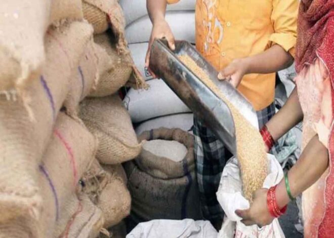 इटावा में ईकेवाईसी के अभाव में करीब तीन लाख उपभोक्ताओं के मुफ्त राशन पर संकट के बादल छाए