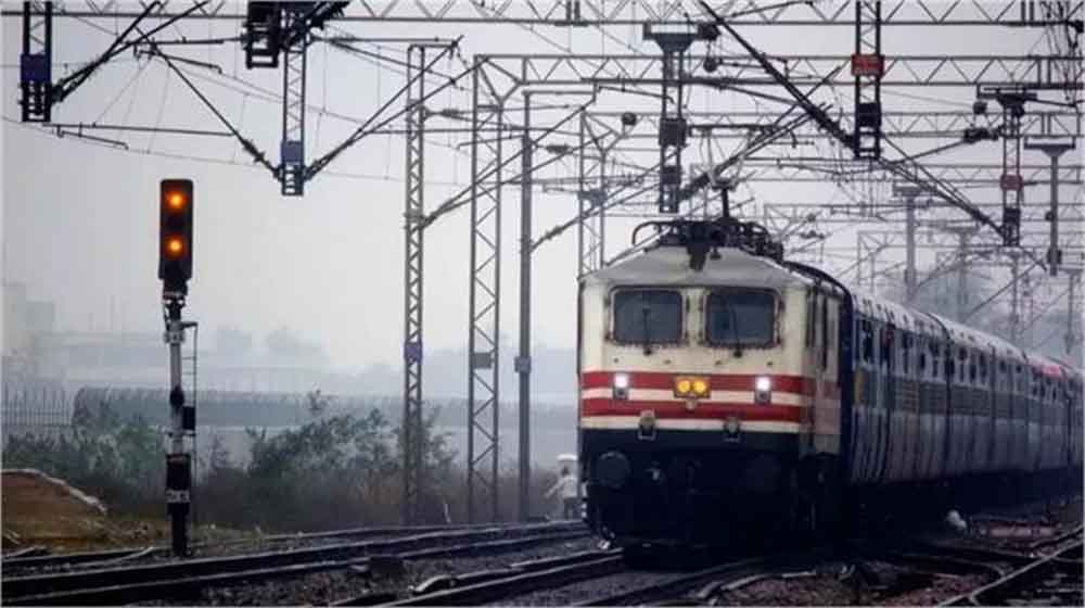 होली के पर्व पर यात्रियों की सुविधा के लिए रेलवे ने खास इंतजाम किए, वंदे भारत एक्सप्रेस सहित चलेंगी 6 नई स्पेशल ट्रेनें