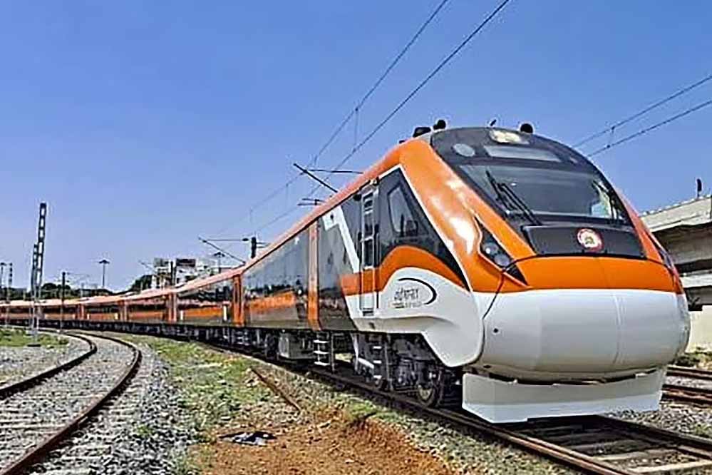 भोपाल से लखनऊ सिर्फ 6 घंटे में, दो राजधानी के रुट पर तूफान मचाएगी नई वंदे भारत एक्सप्रेस