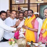 महावीर मंडल के सदस्यों ने सीएम हेमंत सोरेन को दिया रामनवमी का न्योता