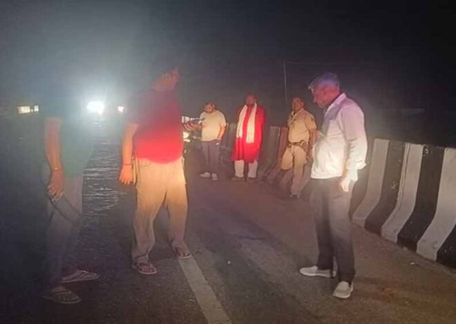 अज्ञात वाहन ने बाइक सवार दो लोगों को मारी टक्कर, गाड़ी से 20 मीटर दूर मिले शव