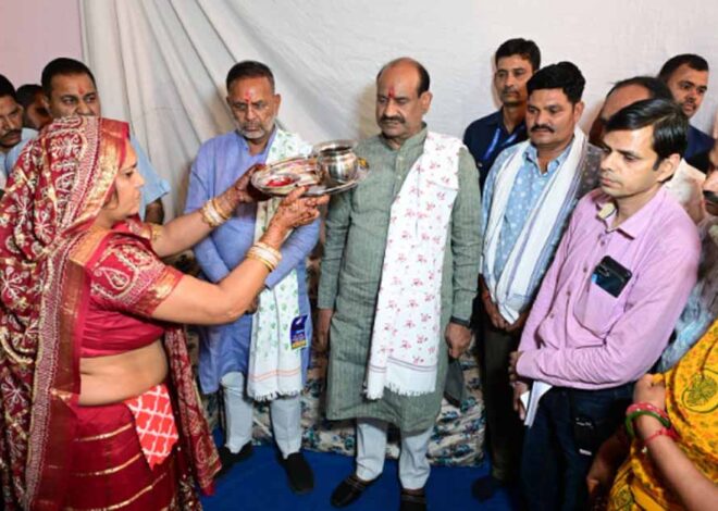 पुलवामा शहीद हेमराज मीणा के घर बेटी की शादी में मायरा लेकर पहुंचे लोकसभा अध्यक्ष ओम बिरला