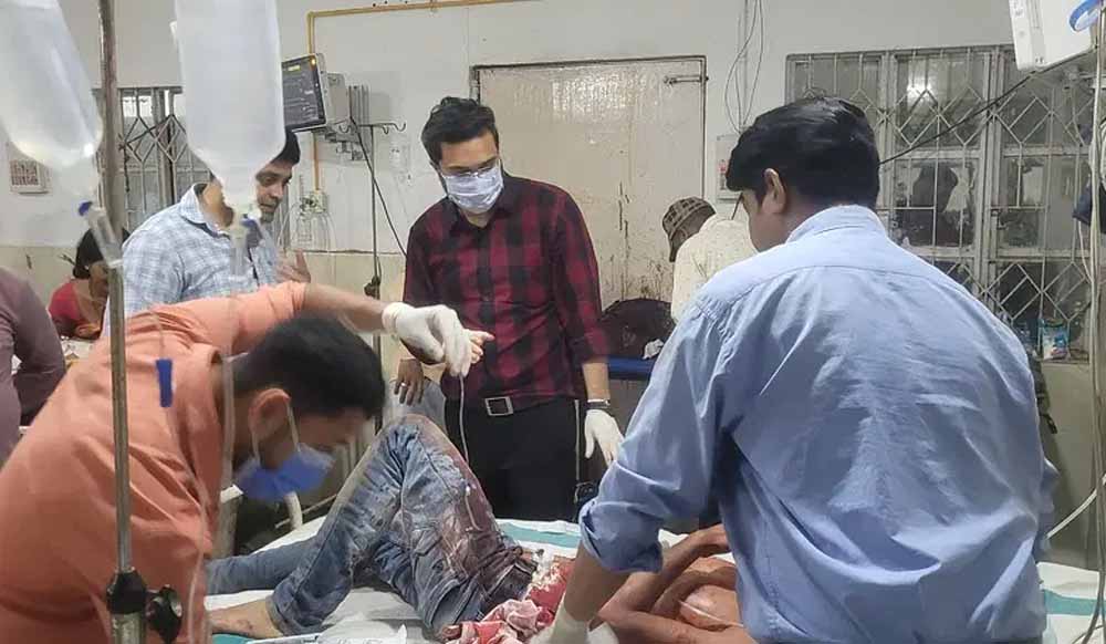 पूर्णिया में एक सनकी भाई ने अपने बड़े भाई को मारा चाकू, गंभीर हालत में अस्पताल में भर्ती