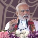 वाराणसी पहुंचे पीएम मोदी, 3,880 करोड़ की विकास परियोजनाओं की दी सौगात