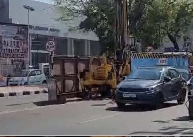 मेट्रो ओरेंज लाइन व ब्ल्यू लाइन निर्माण ने डेढ़ किमी लंबाई की सडक़ को खत्म कर दिया