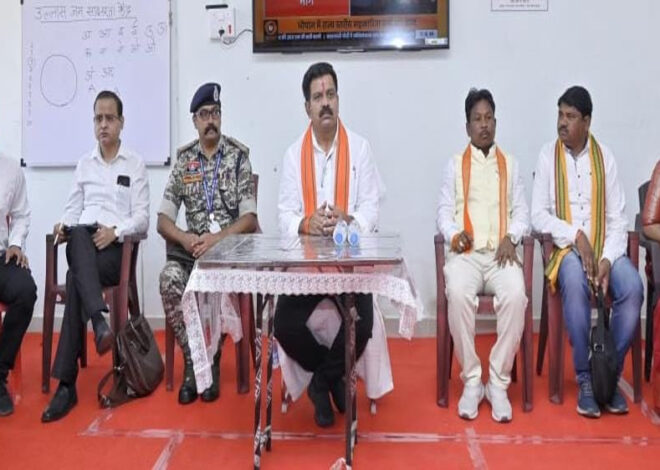 रायपुर : उपमुख्यमंत्री शर्मा ने सुकमा में आत्मसमर्पित नक्सलियों से की चर्चा: राज्य शासन की समस्त योजनाओं के लाभ दिलाने के दिए निर्देश