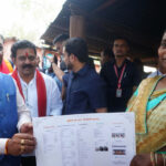 रायपुर : मुख्यमंत्री विष्णु देव साय ने जगदलपुर के गांव से किया मोर दुआर-साय  सरकार महाअभियान का शुभारंभ