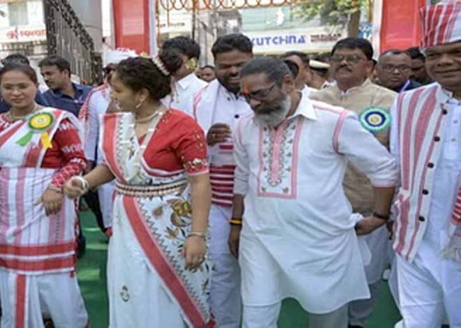 रांची में सरहुल की धूम,  सीएम सोरेन आदिवासी छात्रावास में आयोजित कार्यक्रम में हुए शामिल,  दो दिन छुट्टी का एलान