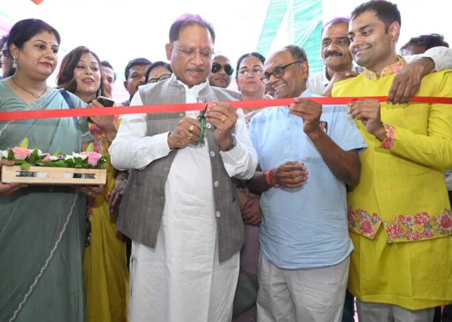 मुख्यमंत्री  विष्णु देव साय ने आज राजधानी रायपुर के पंडरी में स्वरा प्रतिष्ठान का भव्य शुभारंभ किया