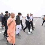 गंगा एक्सप्रेसवे का निरीक्षण करने पहुंचे सीएम योगी, 120 की स्पीड में चला सकेंगे गाड़ी