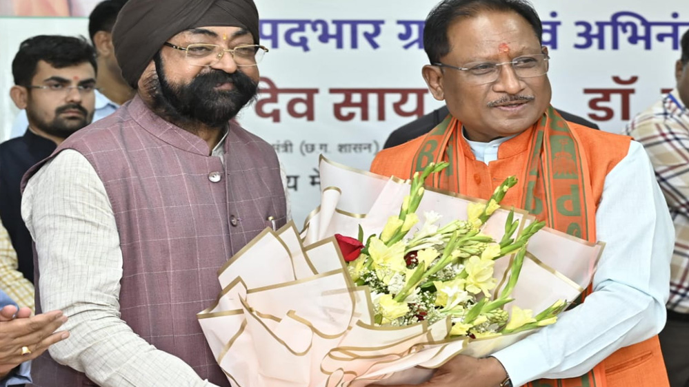 मुख्यमंत्री विष्णु देव साय क्रेडा के नवनियुक्त अध्यक्ष भूपेंद्र सवन्नी के पदभार ग्रहण समारोह में हुए शामिल