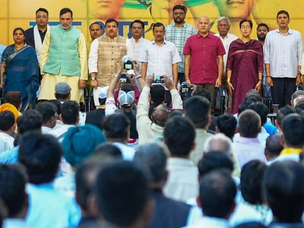दिल्ली में आम पार्टी की सत्ता गई तो इसके नेता अब यूट्यूब पर अपने लिए संभावनाएं तलाशने में जुट गए