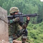 J-K में आतंकियों के साथ मुठभेड़ में घायल जवान हुए शहीद, सैन्य कार्रवाई में दो और आतंकी ढेर