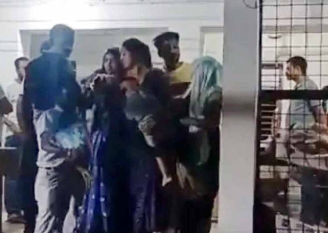 मैहर की बोस कॉलोनी में तेज रफ्तार कार की टक्कर से 3 वर्षीय शिवांश की मौत, मां ने शव लेकर थाने में न्याय मांगा