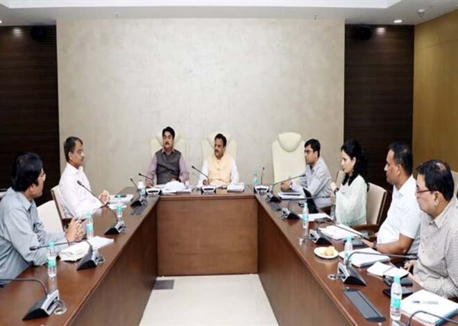 उप स्वास्थ्य केंद्रों और सामुदायिक स्वास्थ्य केंद्रों में टेलीमेडिसिन सेवाओं का किया जाए प्रभावी उपयोग: उप मुख्यमंत्री शुक्ल