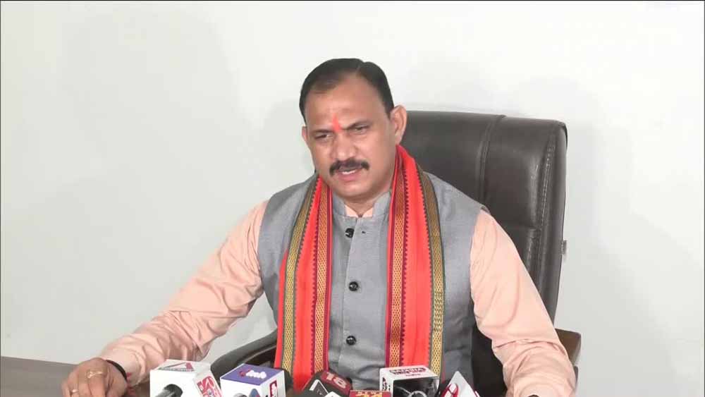 कोरोना के नए वैरियंट को लेकर देश-दुनिया में मची हलचल, स्वास्थ्य मंत्री जायसवाल ने दूर चिंता