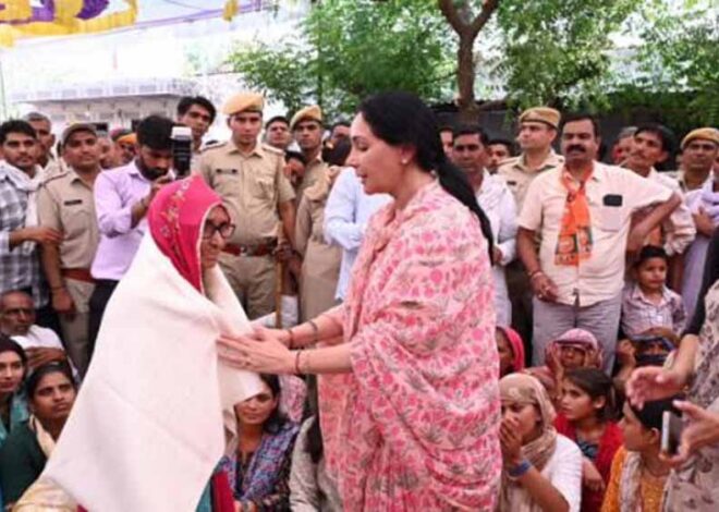 60 सालों से सुरक्षित प्रसव करवाने वाली दाई मां को उपमुख्यमंत्री दीया कुमारी ने  सम्मानित, पैर छूकर लिया आशीर्वाद