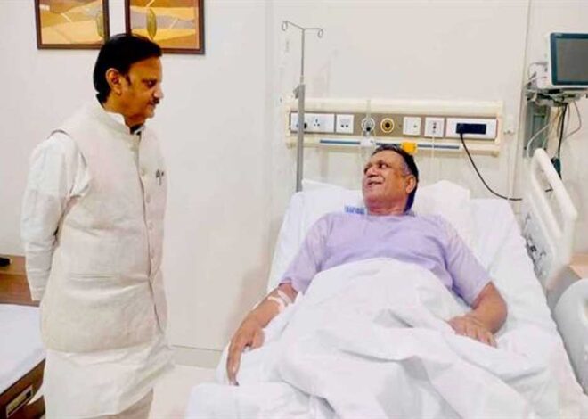 उप मुख्यमंत्री श्री शुक्ल ने बुंदेलखंड मेडिकल कॉलेज के डीन डॉ. ठाकुर का कुशलक्षेम जाना