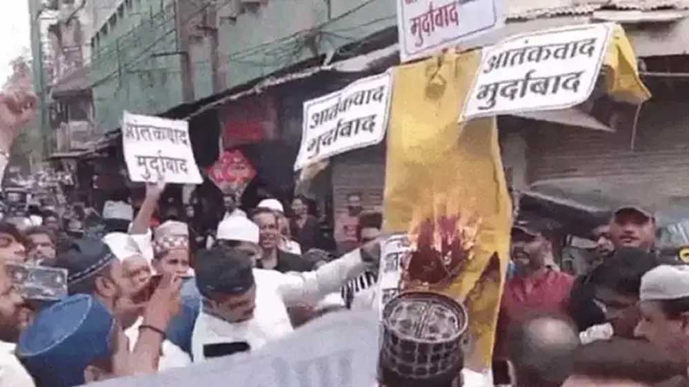 इंदौर में कांग्रेस पार्षद के प्रदर्शन में लगे ‘पाकिस्तान जिंदाबाद’ के नारे