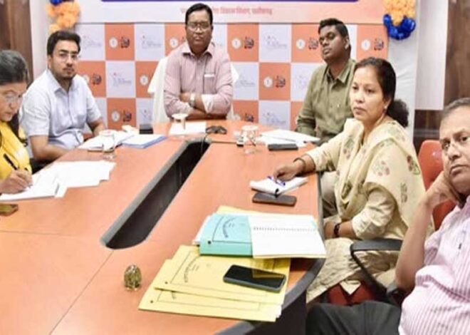 जगदलपुर : कमिश्नर बस्तर श्री डोमन सिंह ने बस्तर एवं तोकापाल ब्लॉक के स्कूलों में समर कैंप का लिया जायजा