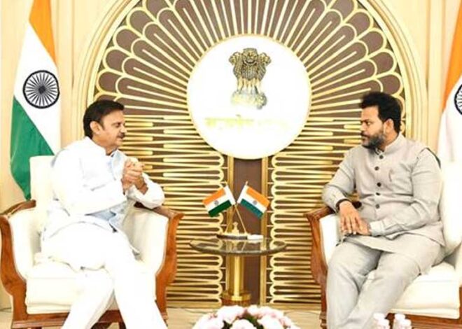 उप मुख्यमंत्री शुक्ल ने केंद्रीय नागरिक उड्डयन मंत्री नायडू से की सौजन्य भेंट