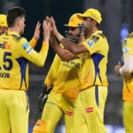 CSK ने KKR को हराया, आखिरी ओवर में ग‍िरते-पड़ते हुए जीती धोनी की टीम