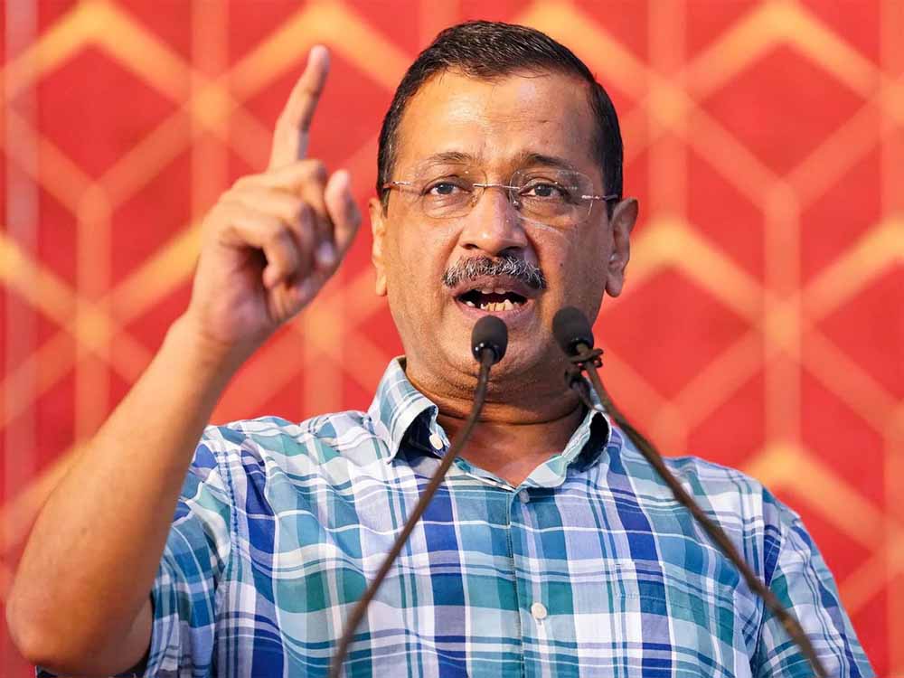 मस्जिद के सामने 24 घंटे बच्चों को हिंदू-मुसलमान सिखाते हैं: केजरीवाल