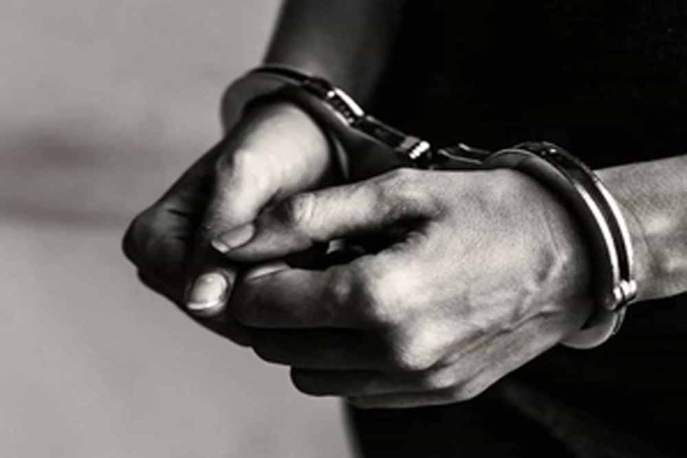मुंबई क्राइम ब्रांच की बड़ी कार्रवाई जोगेश्वरी इलाके में दो ड्रग्स सप्लायरों को किया गिरफ्तार, 4 करोड़ की ड्रग्स बरामद